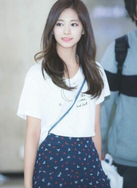 White To The Moon And Back T-Shirt | Tzuyu – Twice