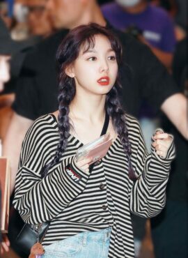 Black And White V-Neck Striped Knit Cardigan | Nayeon - Twice
