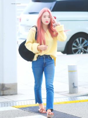 Light Yellow V-Neck Sweater | Yeri – Red Velvet
