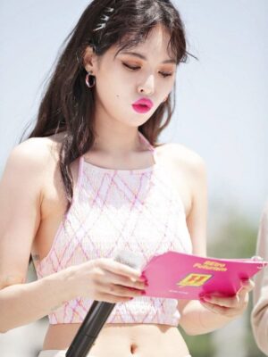 Pink Halter Patterned Crop Top | Hyuna