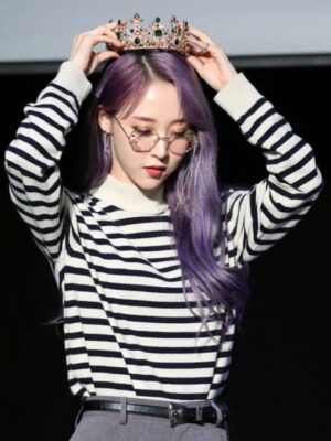 Black And White Striped Mock Neck Sweater | Moonbyul – Mamamoo