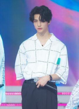 White Letter Print Long Shirt | Hyunjin - Stray Kids