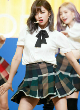 White Puffed Sleeves Blouse With Bow Tie | Jeongyeon - Twice