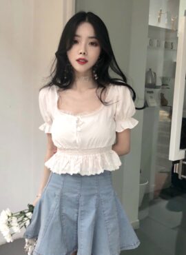 White Ruffled Lace Cropped Top | Hyuna