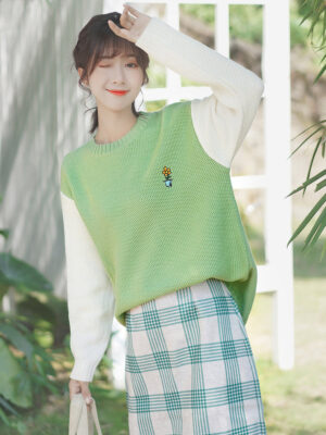 Green One Flower Embroidered Sweater (3)