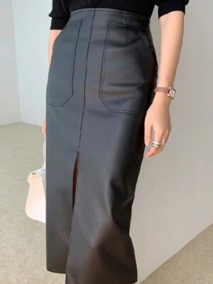 Hwasa – Mamamoo Black Leather Skirt With Front Slit (3)