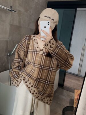 Lucas – NCT Plaid Sweater With Leopard Print (8)
