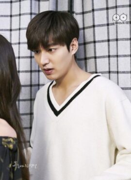 White V-neck Sweater With Stripe Detail | Heo Joon-Jae - The Legend Of The Blue Sea