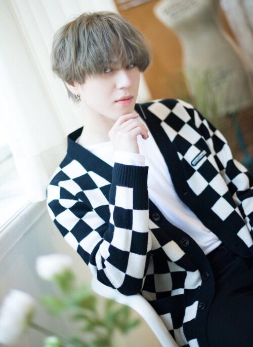 Black And White Checkerboard Cardigan | Yugyeom – GOT7
