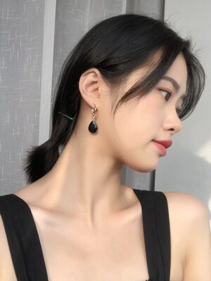 IU – Hotel Del Luna Black Crystal Gold Earrings (5)