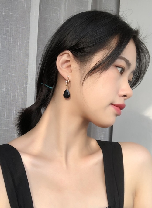 Black Crystal Gold Earrings | IU – Hotel Del Luna