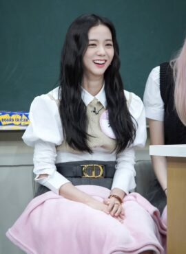 White And Beige Puffed Sleeve Knit Accent Shirt | Jisoo -BlackPink