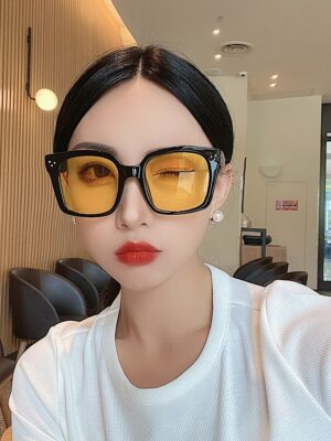 Suga – BTS Yellow Tinted Sunglasses (3)