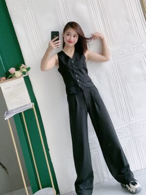 Jennie – BlackPink Black Suit Vest (7)