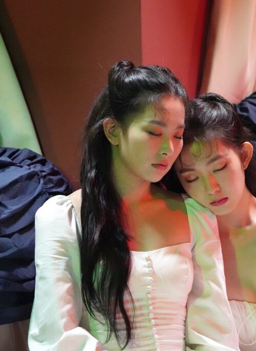 White Puffed Sleeve Crop Top | Seulgi – Red Velvet
