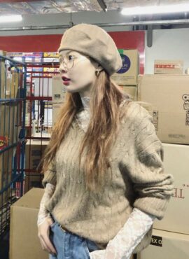 Beige Knotted Designed Sweater | Hyuna
