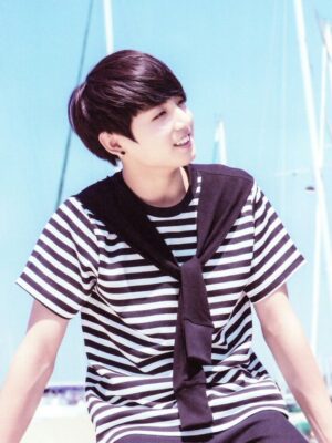 White And Black Striped T-shirt With Shawl | Jungkook – BTS