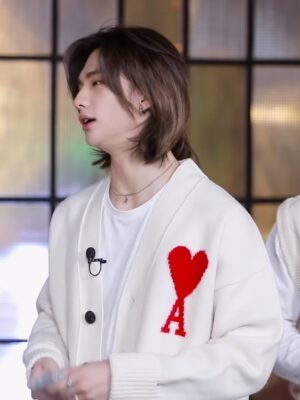 White Knitted Ace of Hearts Cardigan | Hyunjin – Stray Kids
