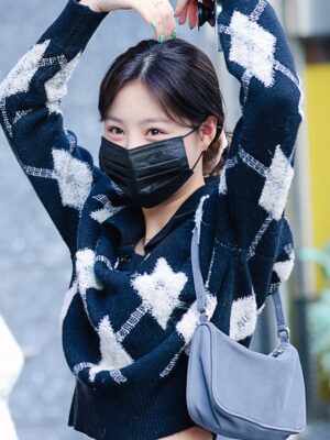 Black Collared Knit Sweater With Argyle Pattern | Soojin – (G)I-DLE