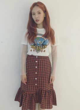 Red Checkered Button Ruffle Skirt | Hyuna