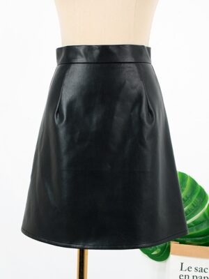 Joo Seok Kyung – Penthouse Black Leather Mini Skirt (2)