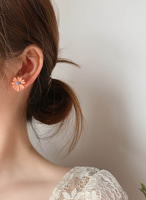 Blue And Orange Asymmetric Flower Earrings | Yuqi – (G)I-DLE