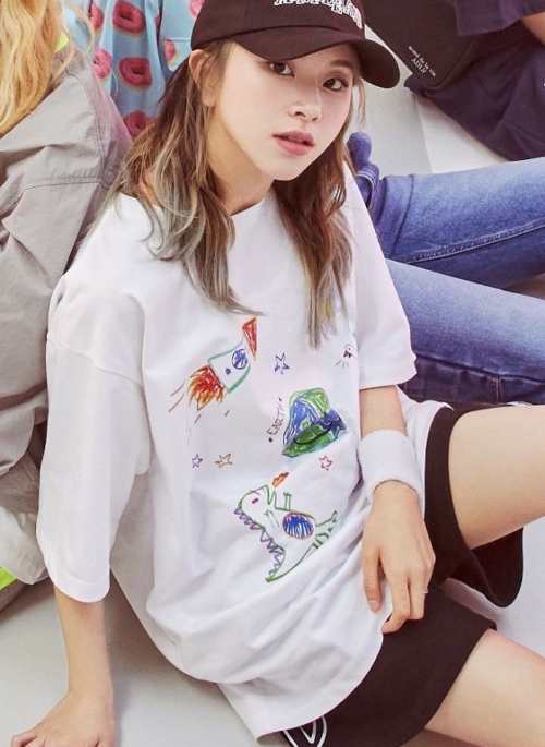 White Cute Graphic Print T-Shirt | Chaeyoung – Twice