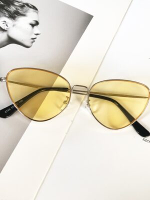 DK – Seventeen Yellow Vintage Glasses (7)