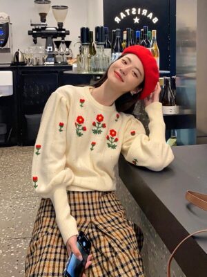 IU – Flower Embroidered Beige Sweater (12)