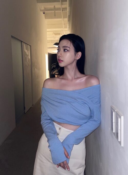 Blue Oblique Shoulder Top | Karina – Aespa
