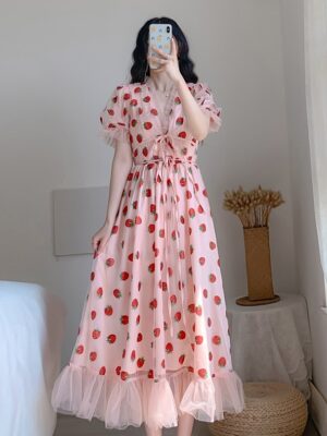 Chuu – Loona Pink Strawberry Dress (1)