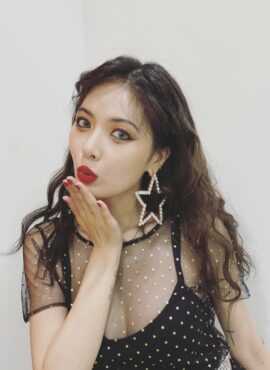 Silver Diamond Star Earrings | Hyuna