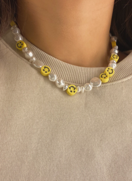 Yellow Pearl Smiley Choker | Miyeon - (G)I-DLE