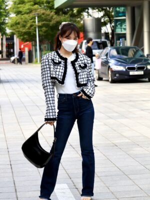 Black Asymmetrical Shoulder Bag | Wendy – Red Velvet