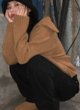 Brown V-Neck Loose Pullover Sweater | Wheein - Mamamoo