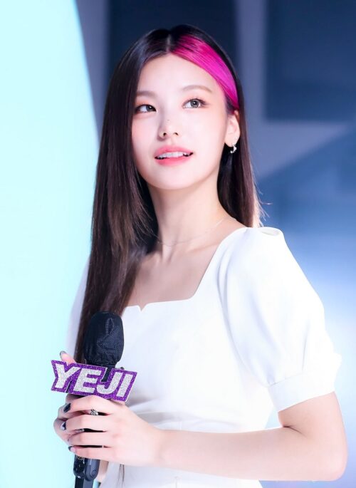White Puff Sleeve Mini Dress | Yeji - ITZY