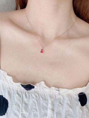 Yuqi – (G)I-DLE – Red Gourd Necklace 8
