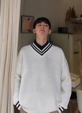 White Loose Sweater With Black Lining | Eunwoo - Astro
