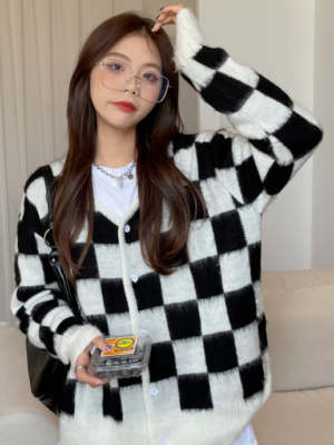Jisung – Stray Kids – White Checkerboard Mohair Cardigan (4)