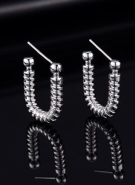 Silver U-Shaped Earrings | Oh Soo Ah - Itaewon Class