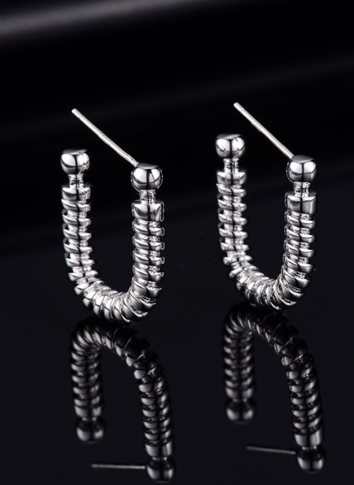 Silver U-Shaped Earrings | Oh Soo Ah – Itaewon Class