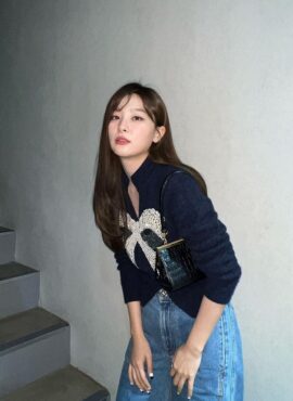 Navy Blue Beaded Bow Sweater | Seulgi - Red Velvet
