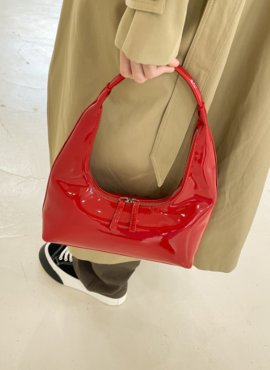 Red Crescent Shaped Shoulder Bag | Seulgi - Red Velvet