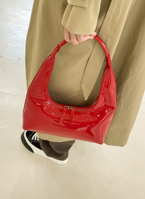 Red Crescent Shaped Shoulder Bag | Seulgi – Red Velvet