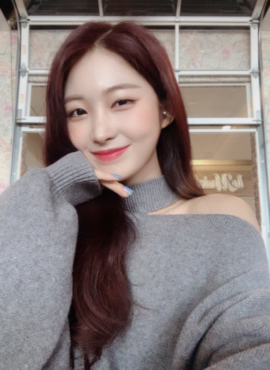 Grey One Shoulder Cut Turtleneck Sweater | Sihyeon - Everglow