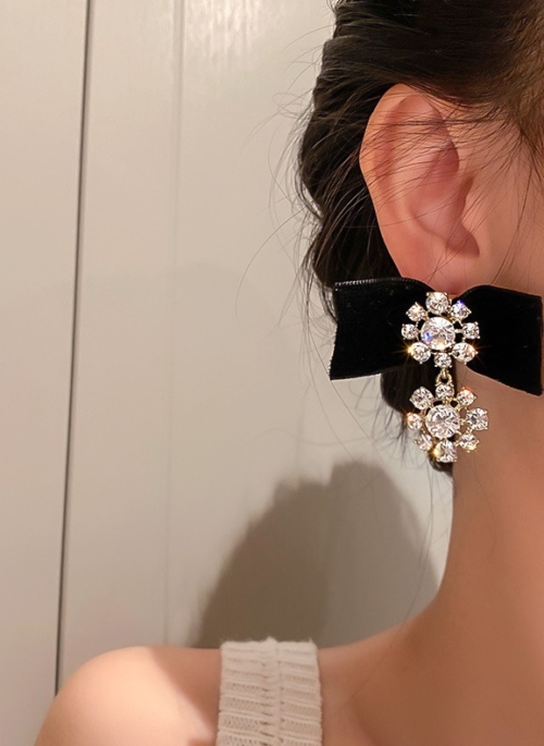 Black Bow Crystal Flower Earrings | Yuna - ITZY