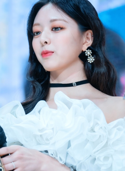Black Bow Crystal Flower Earrings | Yuna – ITZY