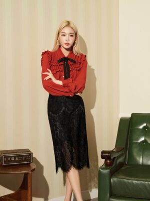 Black High-Waist Lace Skirt | Chung Ha