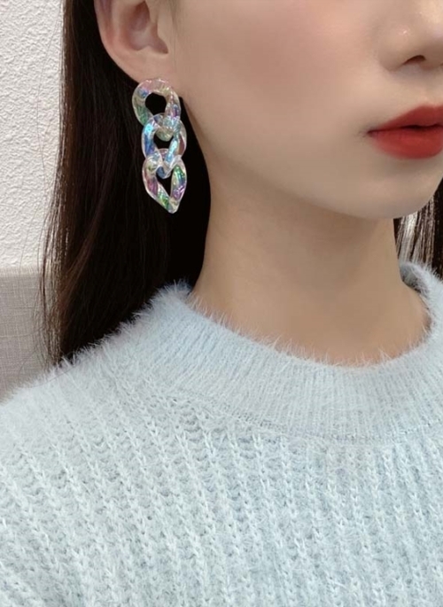 Iridescent Clear Chain Earrings | Lia – ITZY
