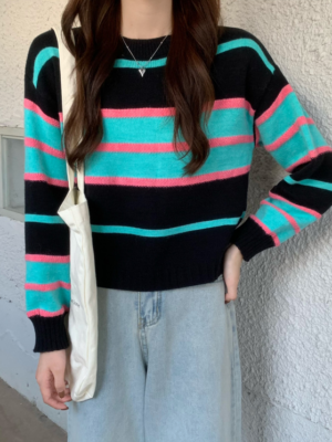 EU – Everglow – Black Contrast Stripe Sweater (9)